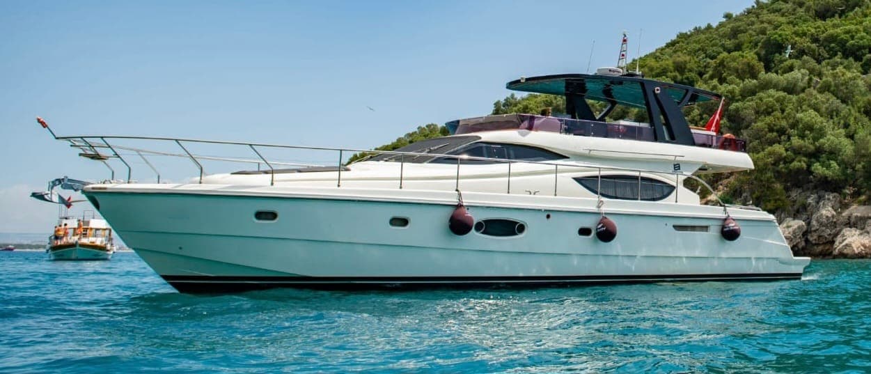 Antalya Ferretti Marka 21 Metre Lüks Motoryat ile Konforlu Eşsiz Deneyim 7