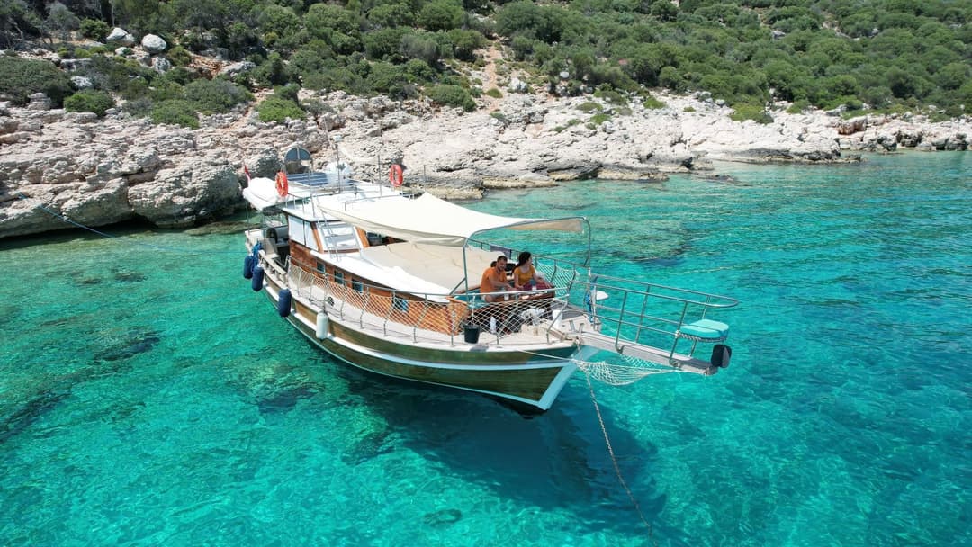 Descubre el Mediterráneo en Gulet 6 Cabinas / 12 Personas