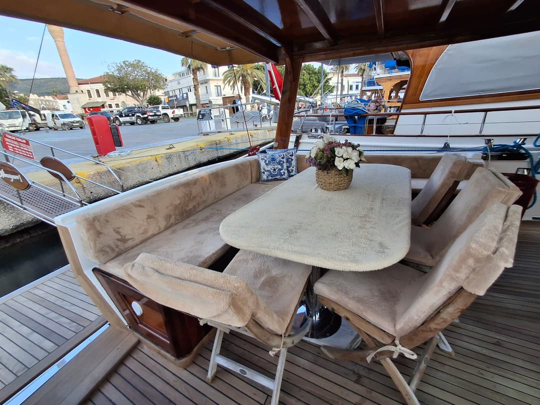 Bodrum : Profitez d'une Agréable Croisière Bleue avec une Goélette Standard de 16 mètres pour 17 Personnes