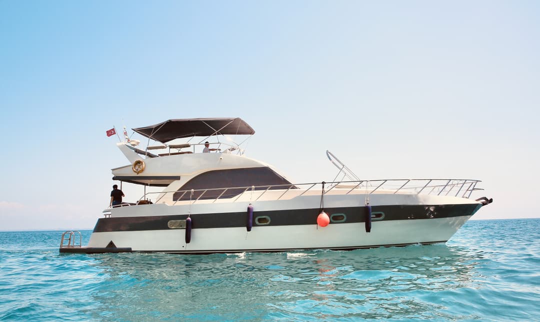 Antalya Centrum: 18 Meter Luxe Motorjacht voor Daghuur, Ochtendtour, Düden Waterval, Zonsondergang & Speciale Vieringen (Verjaardag, Verjaardag, Vrijgezellenfeest, Huwelijksaanzoek)