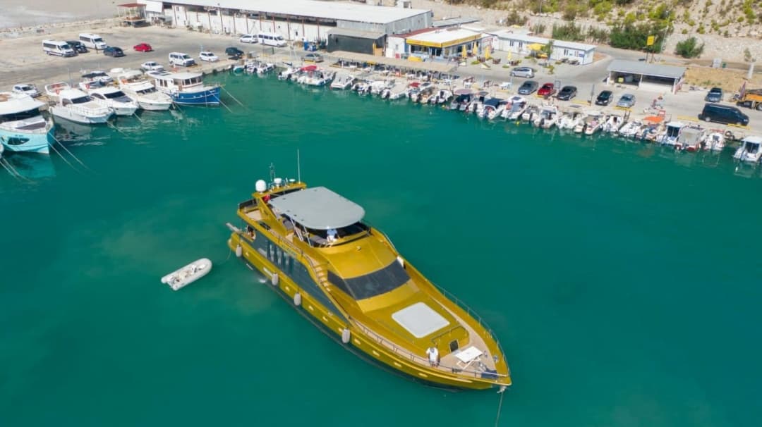 Antalya Merkezde 26 Metre Lüks Yat ile 35 Kişilik Muhteşem Turlar: Tam Gün, Beldibi, Düden Şelalesi, Gün Batımı, Sabah Turu, Yatta Evlilik Yıldönümü, Doğum Günü, Bekarlığa Veda ve Evlilik Teklifi Paketleri
