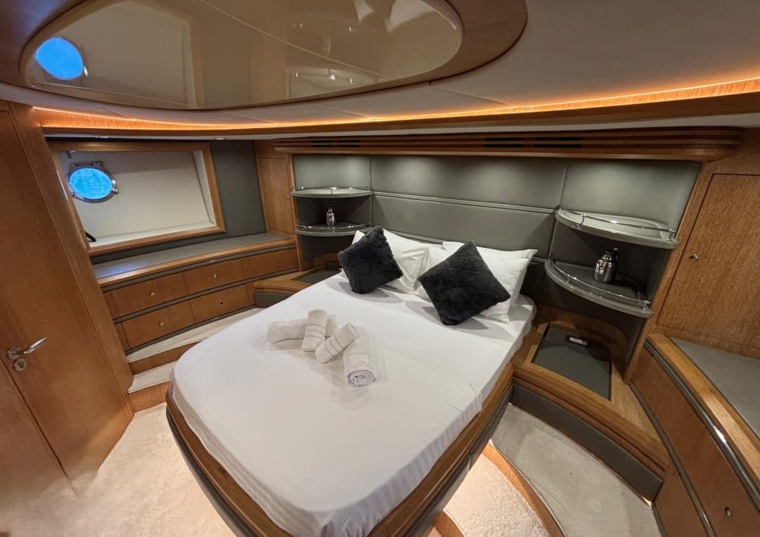 Luxury 30-Meter Yacht for 12 Guests in the Stunning Waters of Antalya