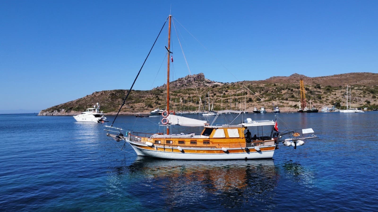 Bodrum'da 15m Lüks Tekne: 12 Kişilik Özel Deniz Maceraları 5