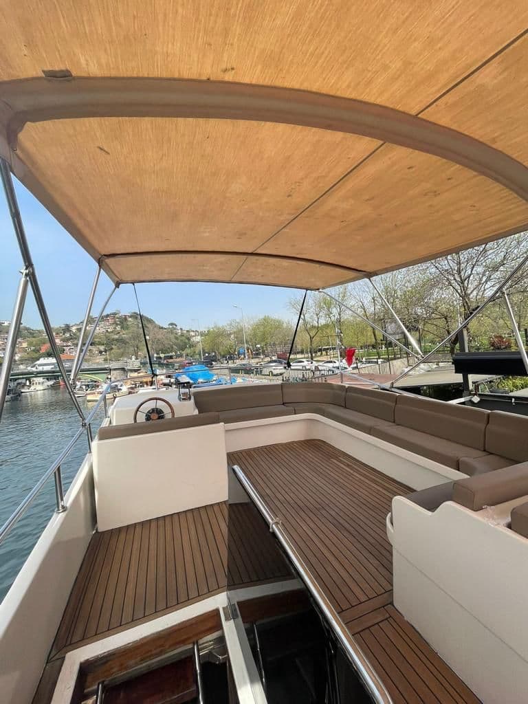 Hold Your Business Meetings con a Bosphorus View en un Espacioso y Cómodo Yacht 6