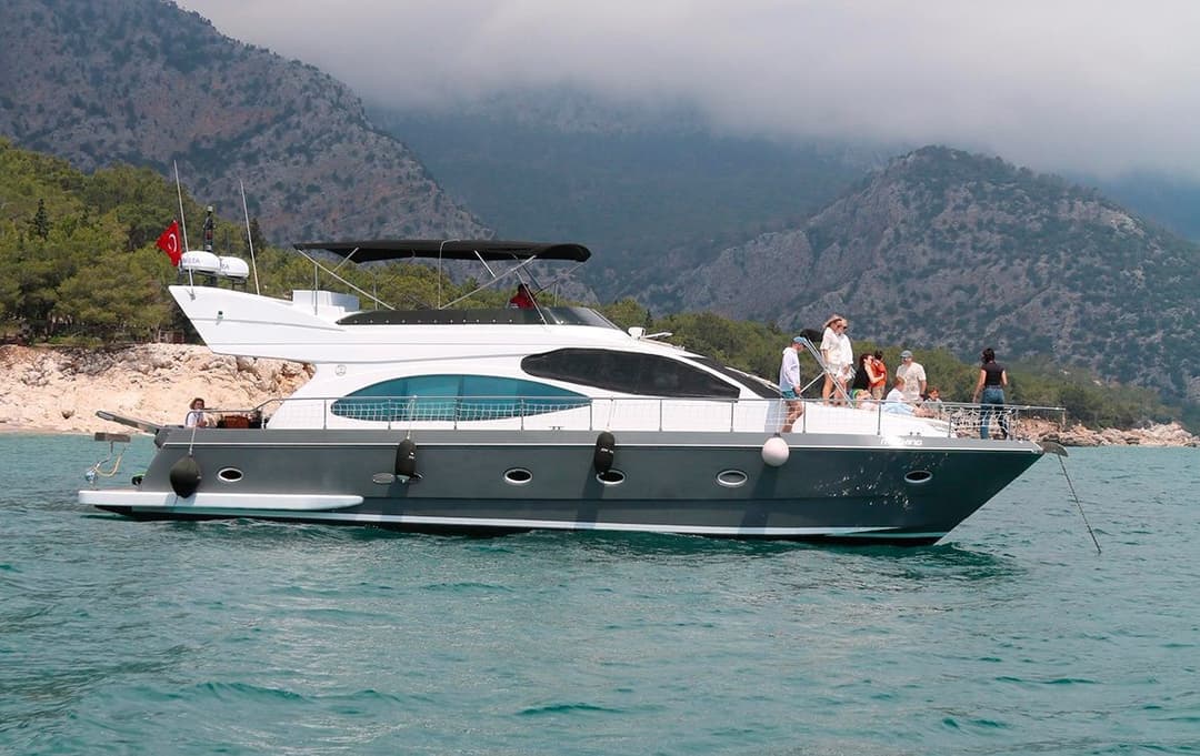 Antalya Center: 19 Meter Luxury Motor Yacht 'My King' for 12 Guests, 3 Cabins, Private Trips & Blue Cruise