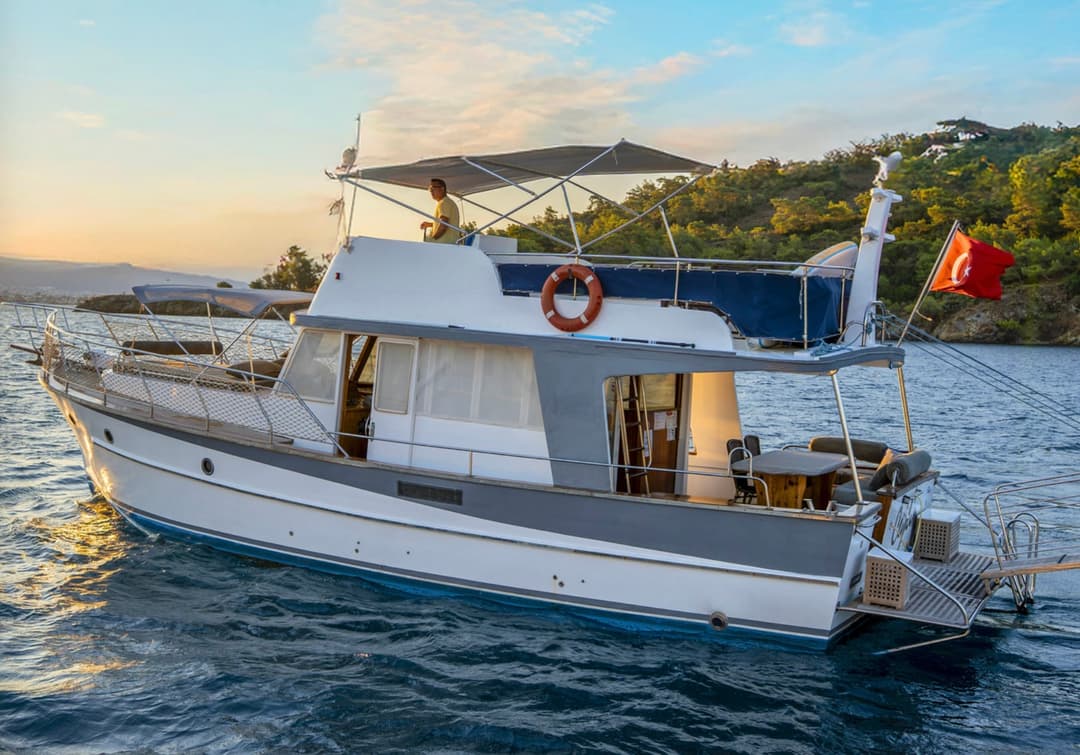 Fethiye Çıkışlı 14 Metrelik Trawler Marka Motoryat ile Unutulmaz Deniz Turları