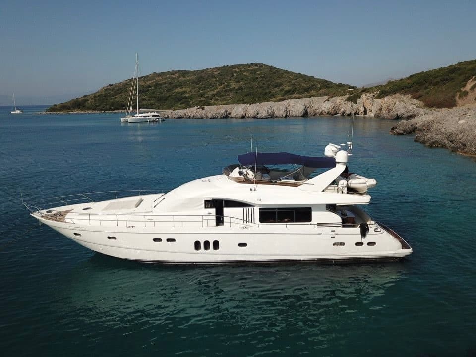 Bodrum'da 22 Metrelik Lüks Motoryat ile 8 Kişilik Eşsiz Deniz Keyfi Deneyimi