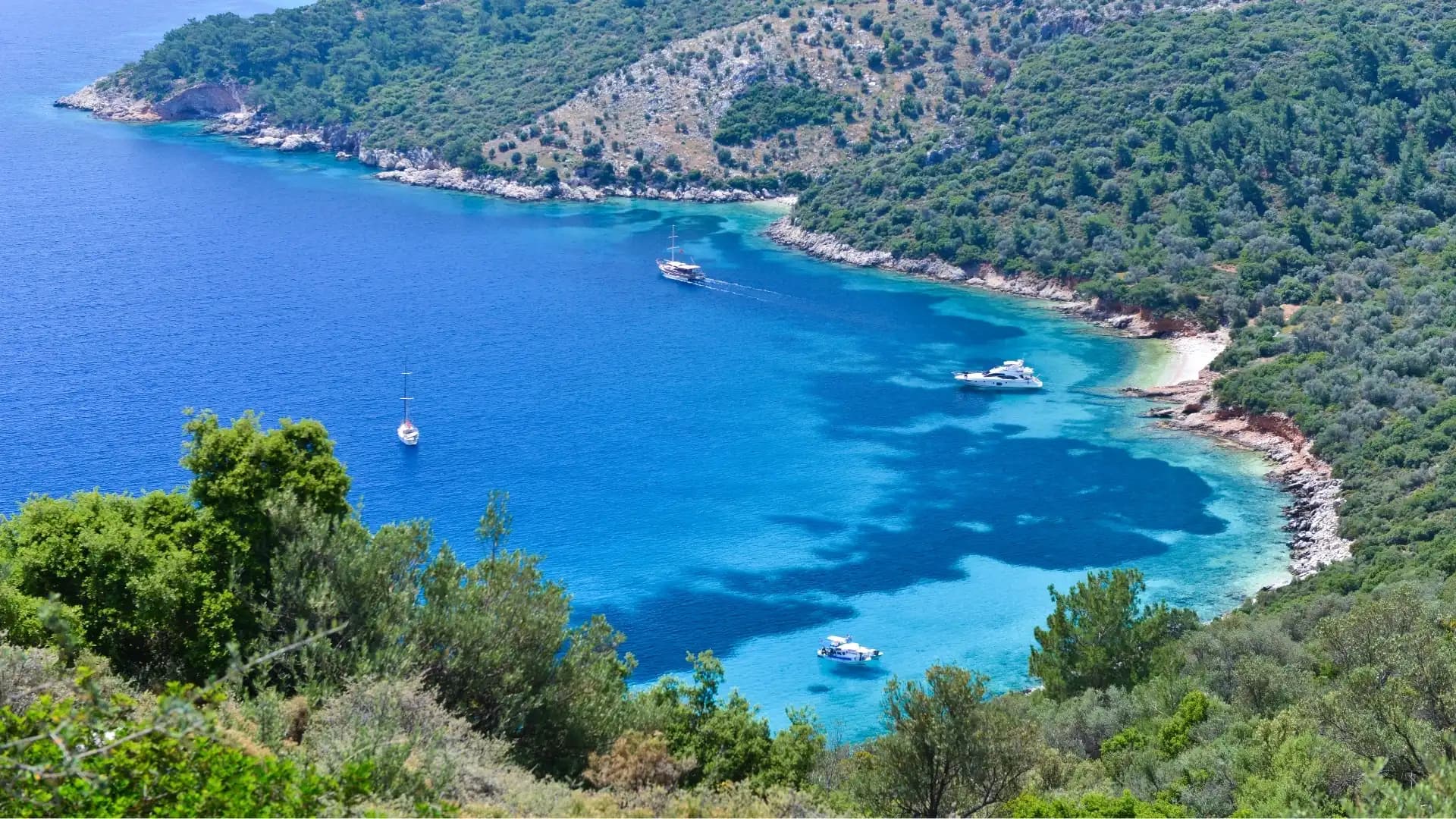 Wo liegt die Firnaz-Bucht in Kalkan und wie kommt man hin? Das natürliche Schlammbad und türkisfarbene Geheimnis