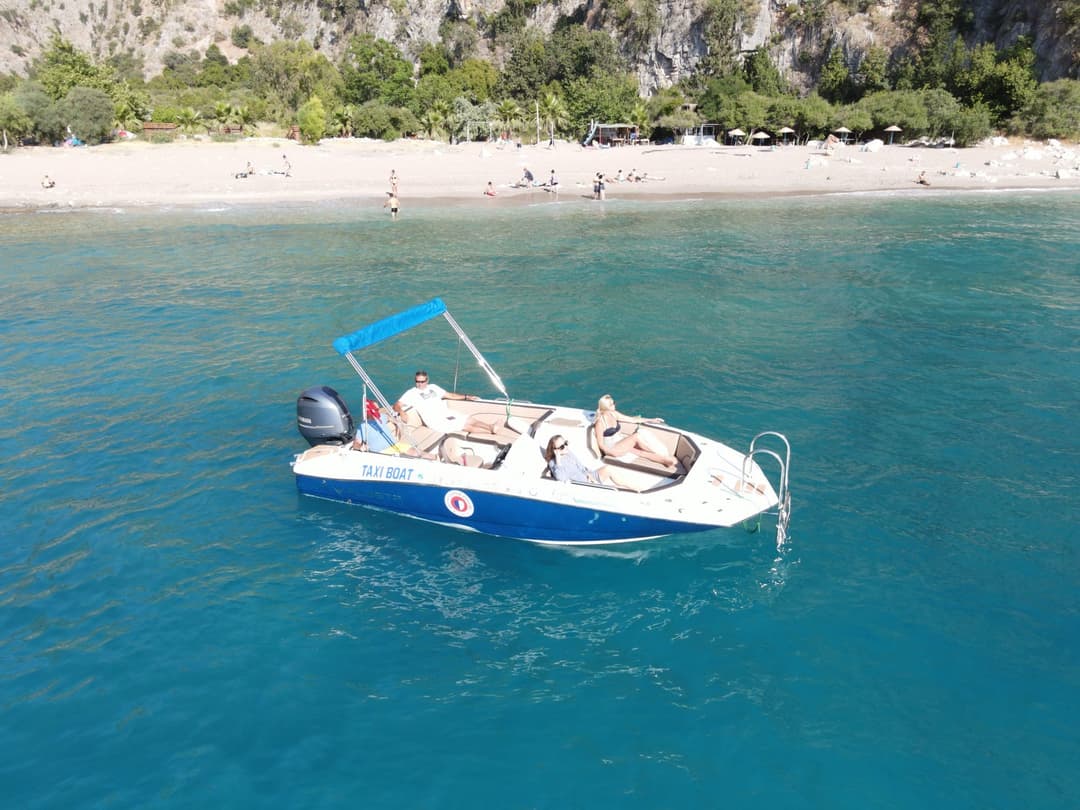 Ölüdeniz'de Ekonomik Tekne Kiralama – 6 Metrelik Şabankaptan ile 8 Kişilik Keyifli Bir Mola!