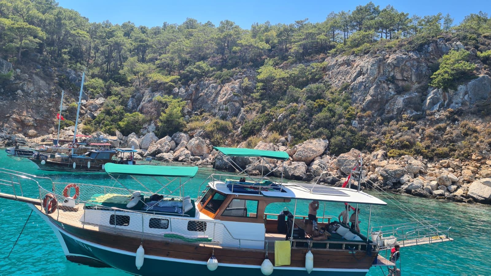 Kalkan'ın Berrak Sularında 12 Kişilik Standart Gulet ile Günlük Gezi ve Yüzme Keyfi