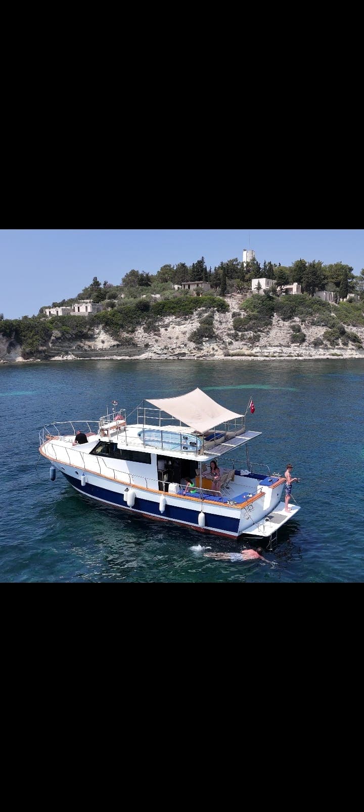 10 Kişilik Özel Yapım Motoryat ile Kuşadası’nın Eşsiz Sularında Seyir