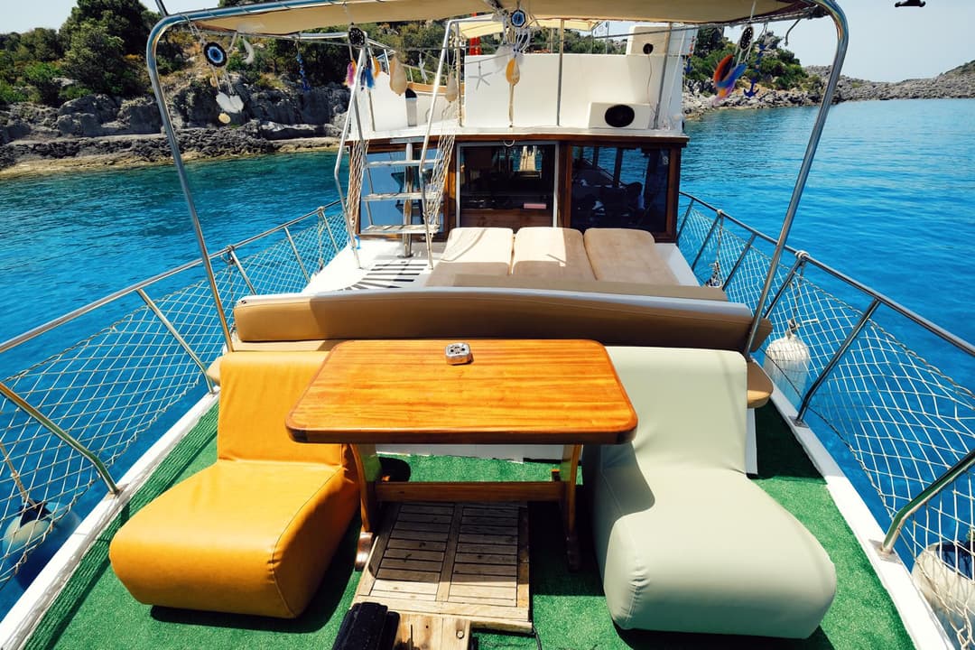 Fethiye'de 14 Metrelik Konforlu Tekne ile Gezi ve Yüzme Keyfi