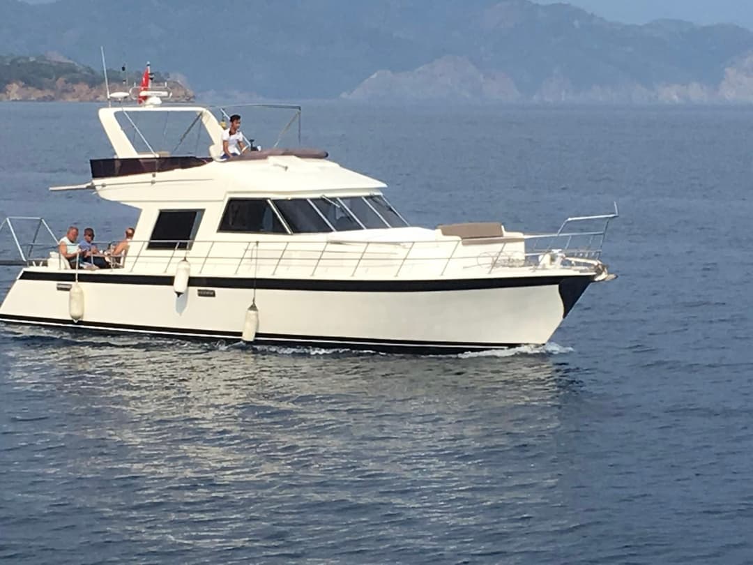 Location de Yacht à Moteur de Luxe 13m à Göcek (5 Personnes) | 2 Cabines, Couchers de Soleil Uniques, Croisière Bleue