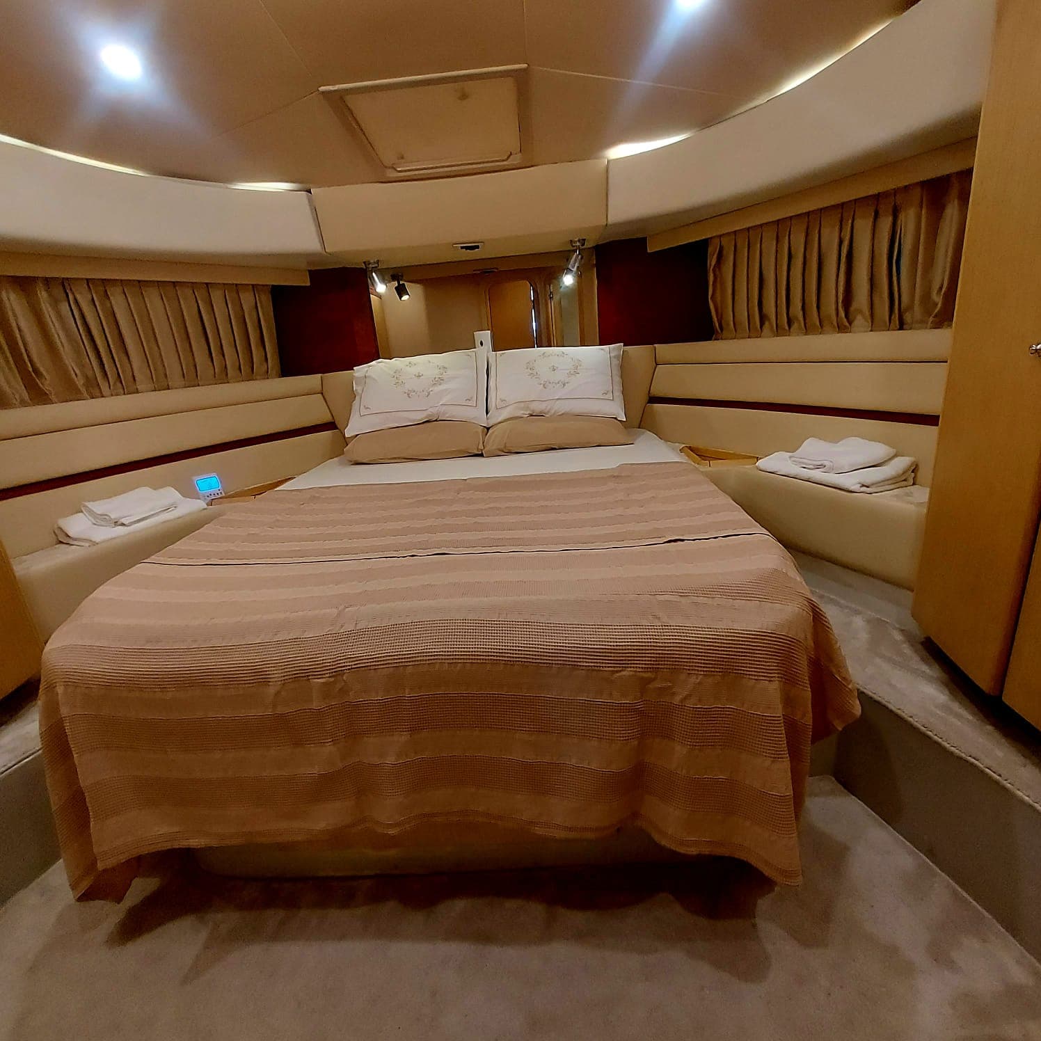 Luxury & Comfortable Experience with a 21-Meter Ferretti Motor Yacht in Antalya 14
