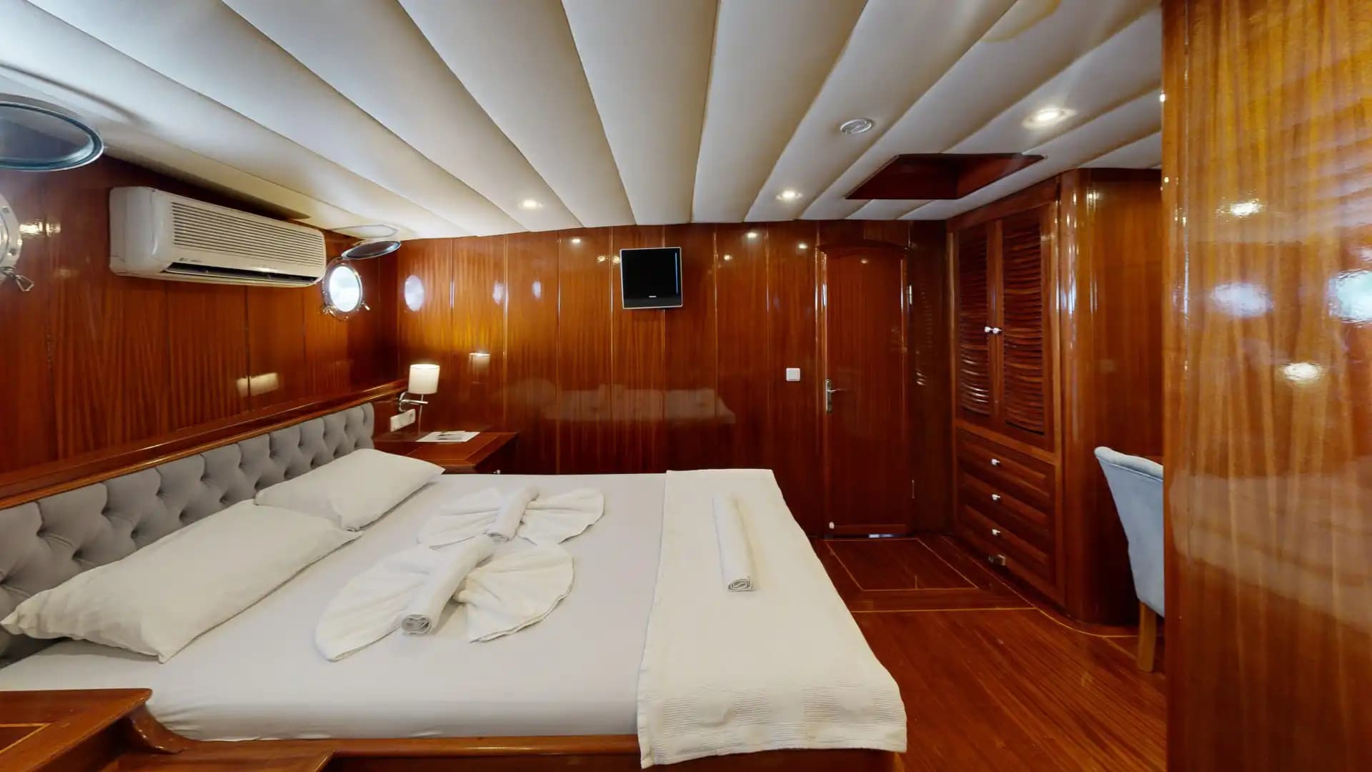 Lujo Gulet 30m: Jacuzzi Cubierta, 2 Master, Alta Tecnología 102