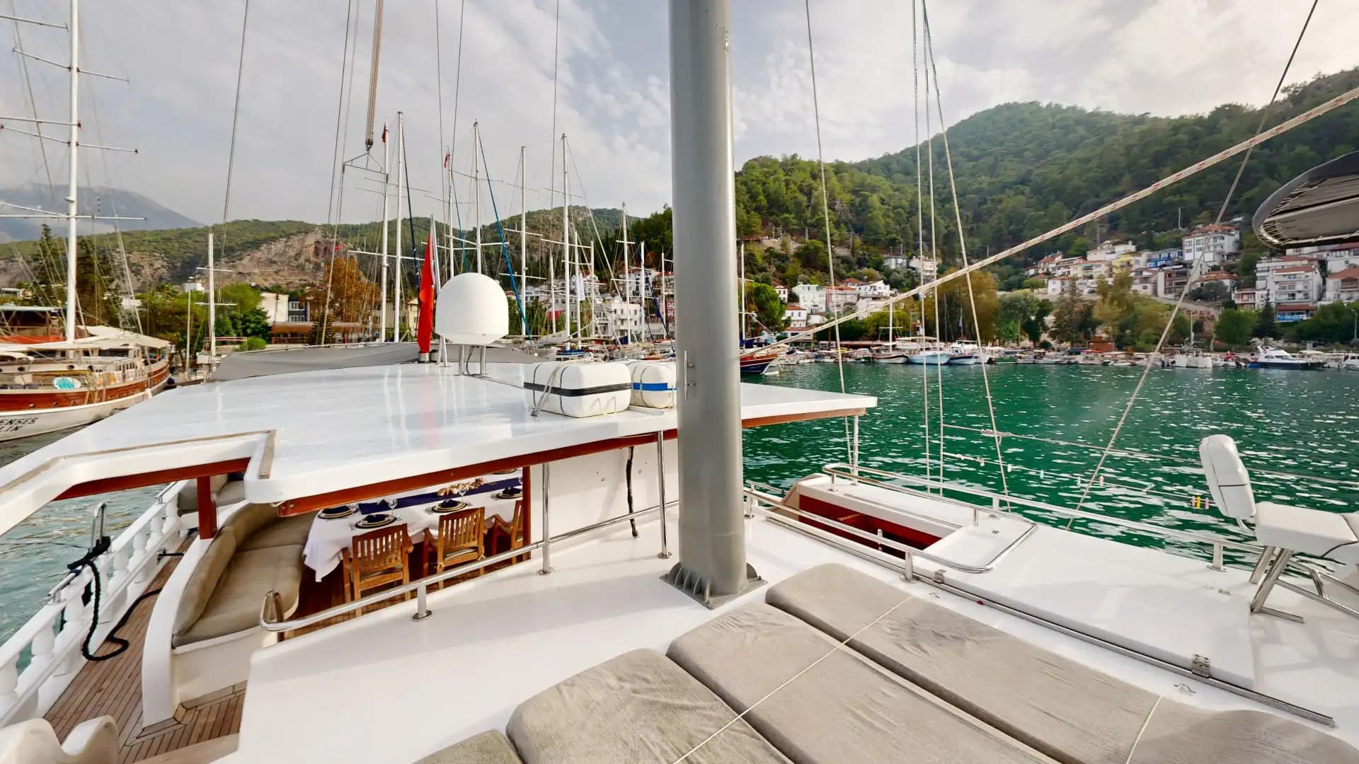 Lujo Gulet 30m: Jacuzzi Cubierta, 2 Master, Alta Tecnología 111