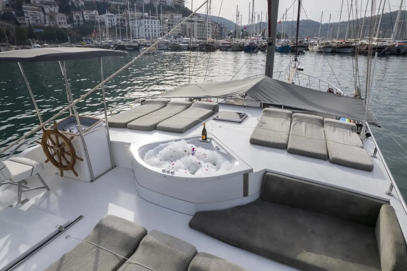 Lujo Gulet 30m: Jacuzzi Cubierta, 2 Master, Alta Tecnología 117