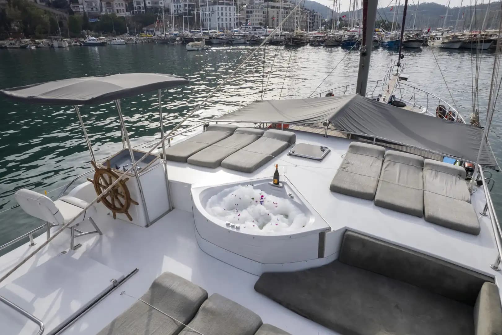 Lujo Gulet 30m: Jacuzzi Cubierta, 2 Master, Alta Tecnología 118