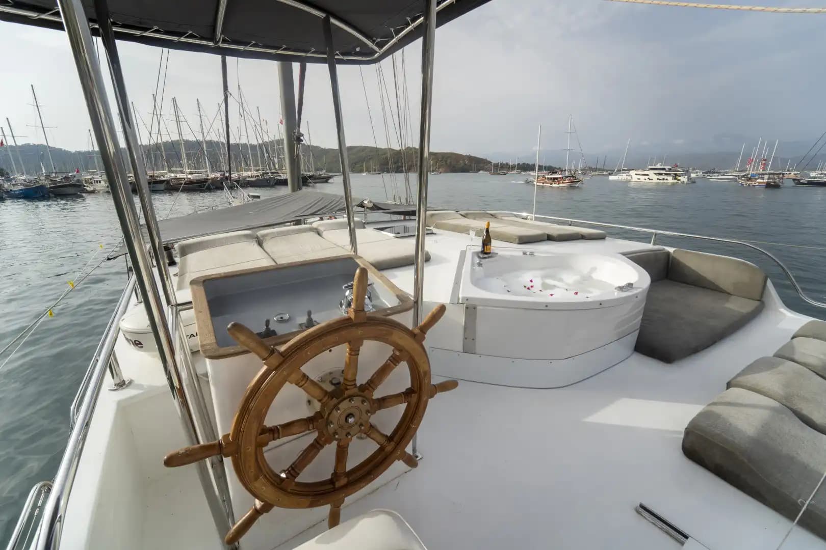 Lujo Gulet 30m: Jacuzzi Cubierta, 2 Master, Alta Tecnología 131