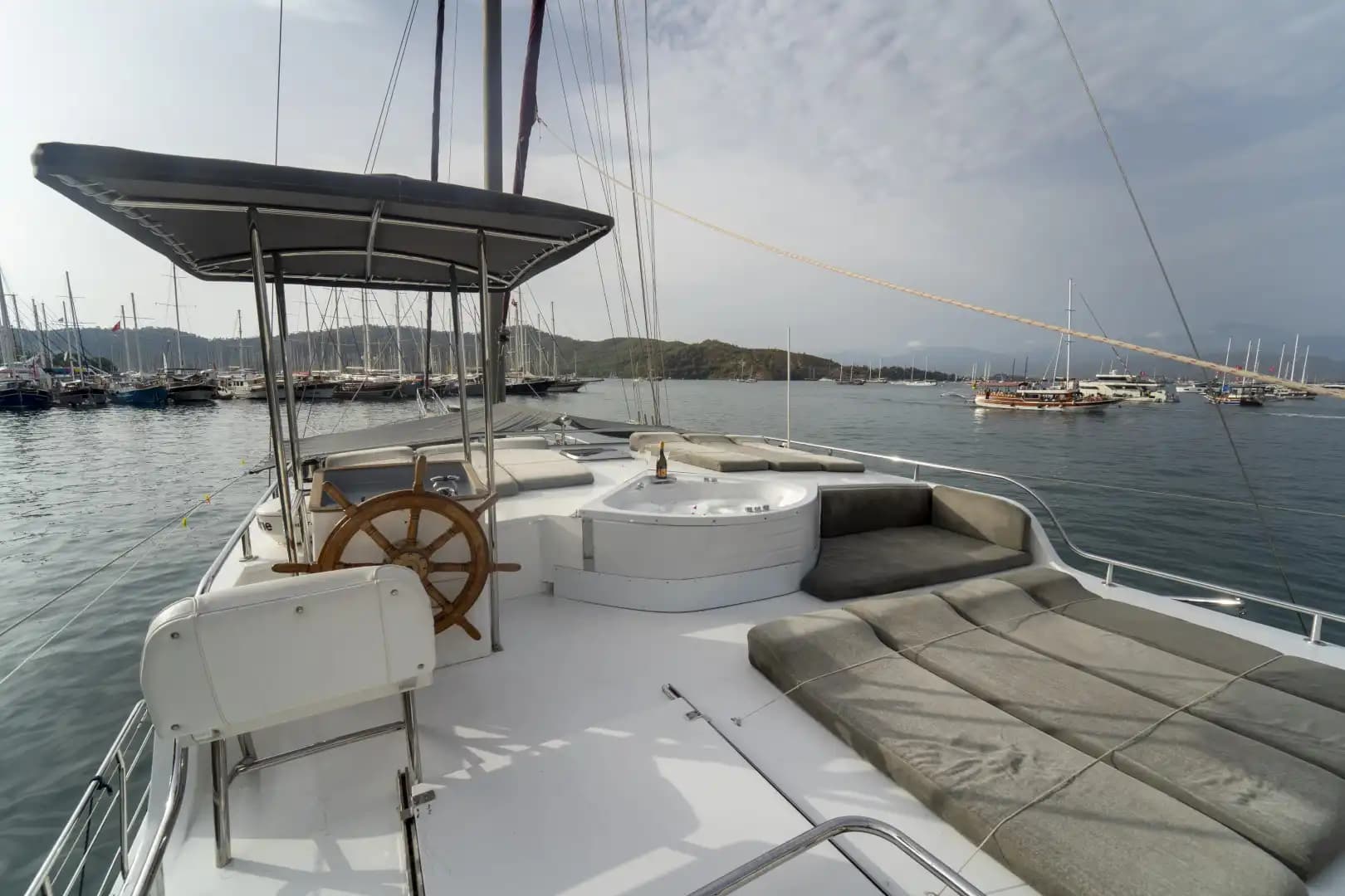 Lujo Gulet 30m: Jacuzzi Cubierta, 2 Master, Alta Tecnología 132