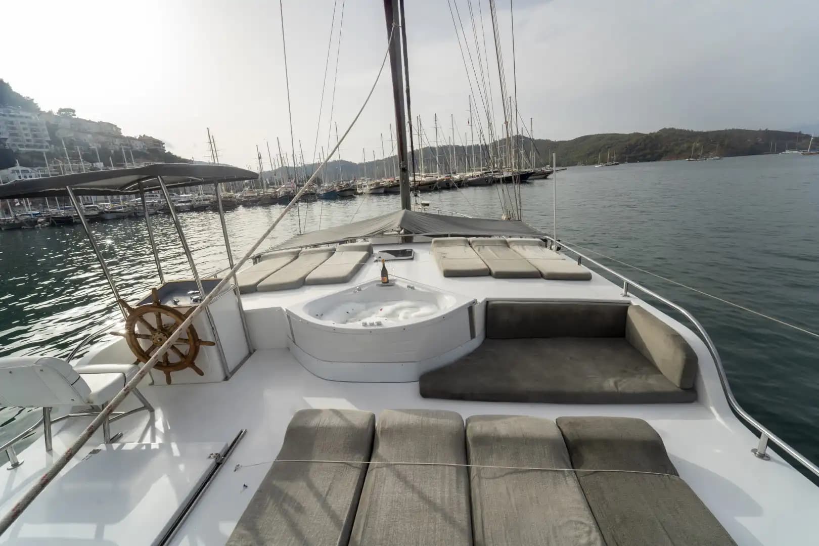 Lujo Gulet 30m: Jacuzzi Cubierta, 2 Master, Alta Tecnología 133