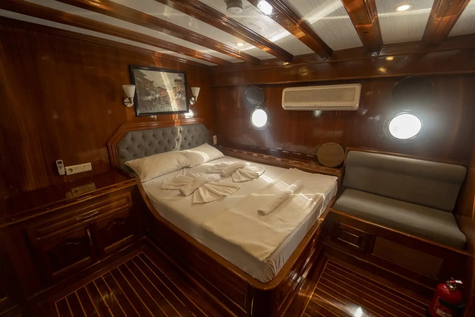 Lujo Gulet 30m: Jacuzzi Cubierta, 2 Master, Alta Tecnología 136