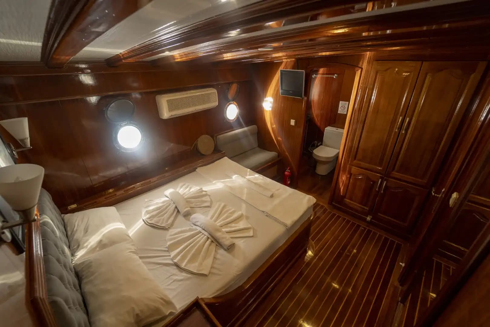 Lujo Gulet 30m: Jacuzzi Cubierta, 2 Master, Alta Tecnología 137