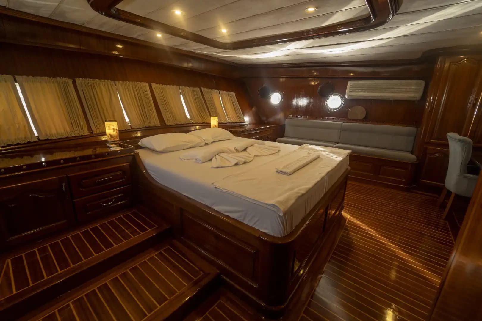 Lujo Gulet 30m: Jacuzzi Cubierta, 2 Master, Alta Tecnología 140