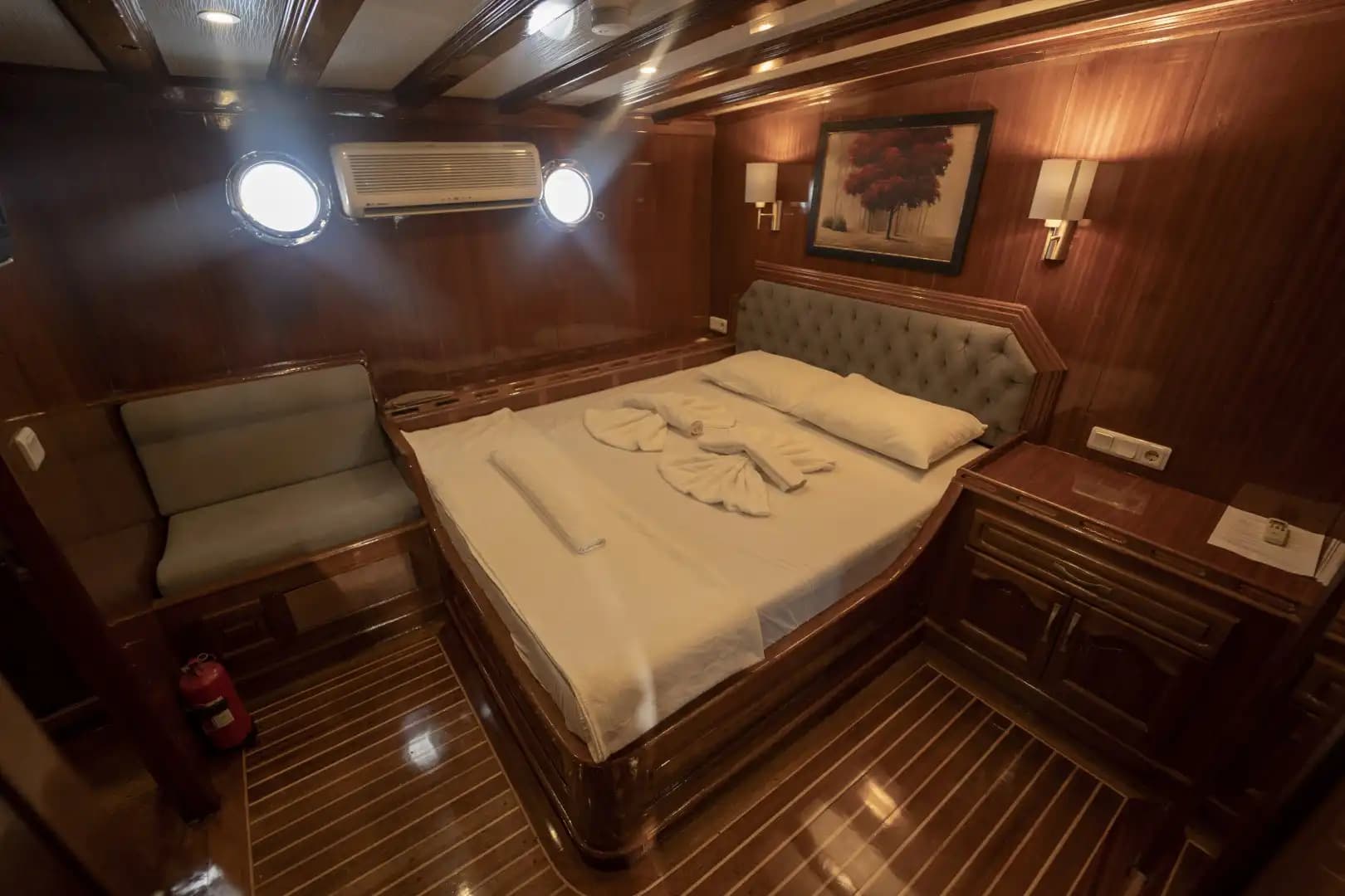 Lujo Gulet 30m: Jacuzzi Cubierta, 2 Master, Alta Tecnología 145