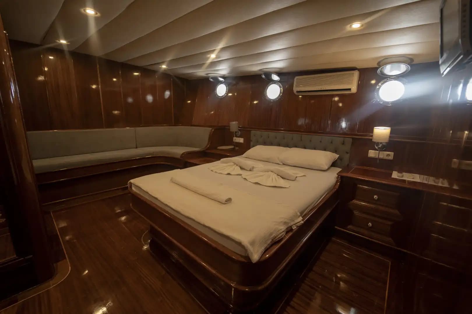 Lujo Gulet 30m: Jacuzzi Cubierta, 2 Master, Alta Tecnología 147