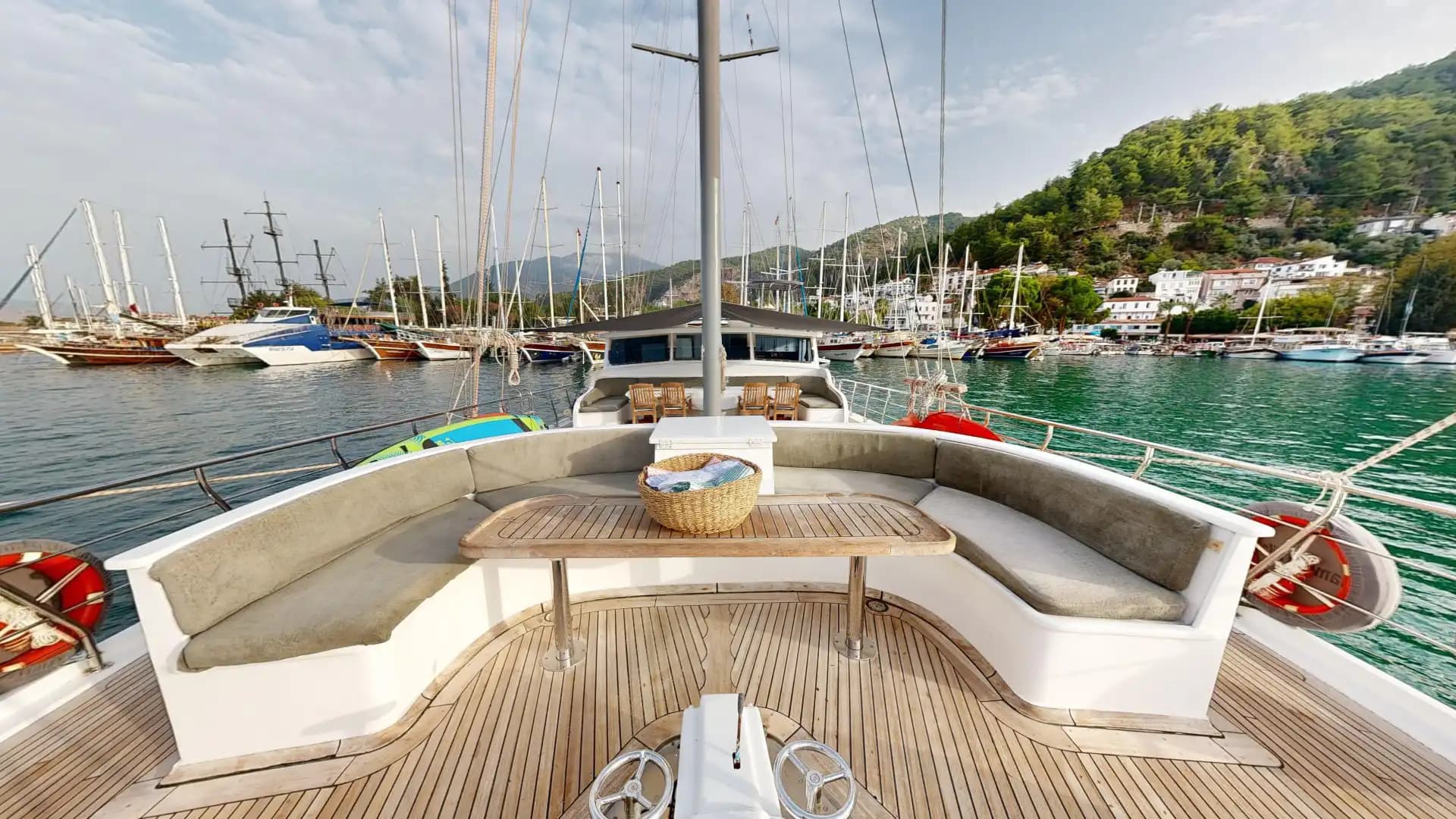 Lujo Gulet 30m: Jacuzzi Cubierta, 2 Master, Alta Tecnología 9