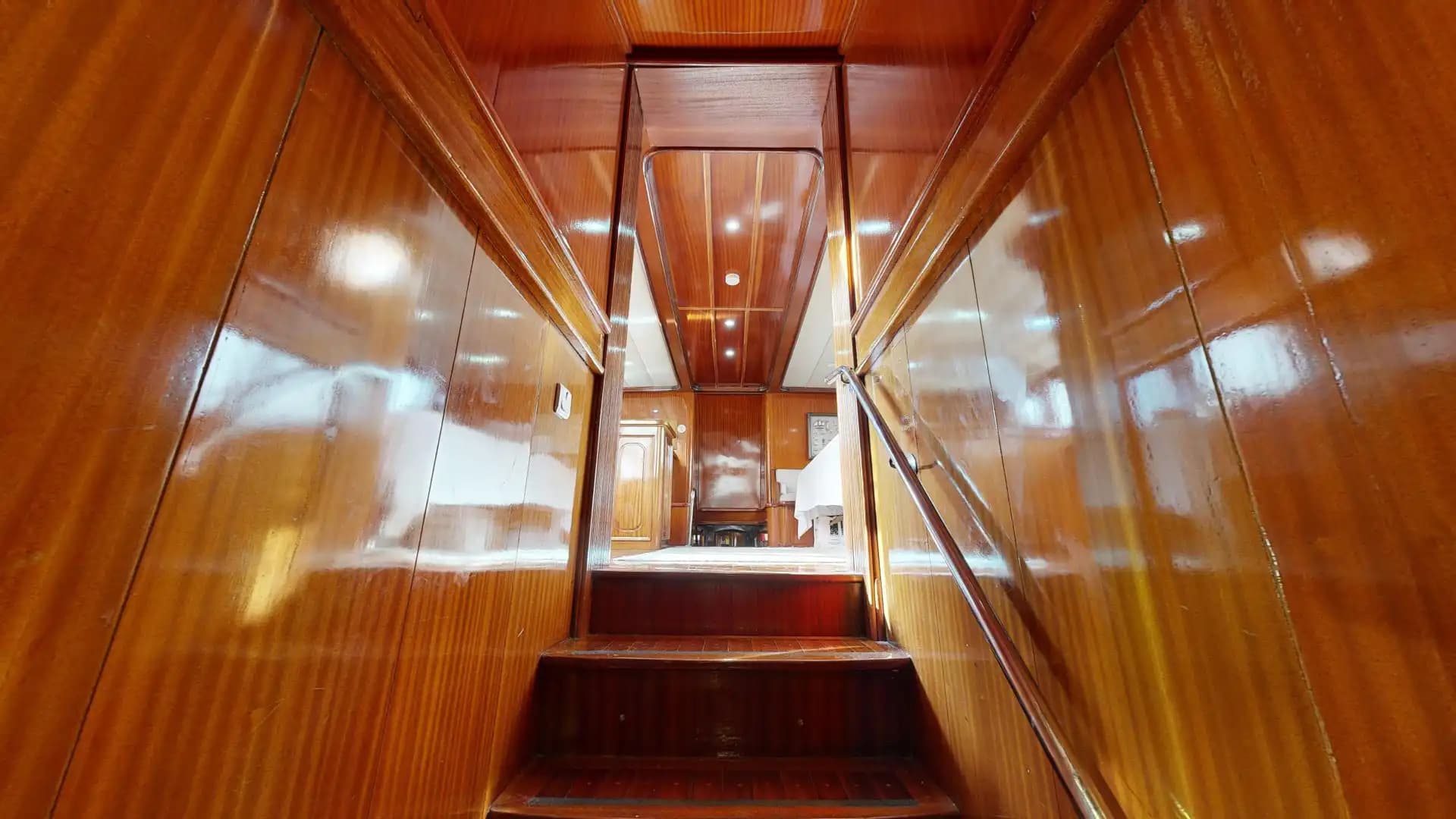 Lujo Gulet 30m: Jacuzzi Cubierta, 2 Master, Alta Tecnología 29