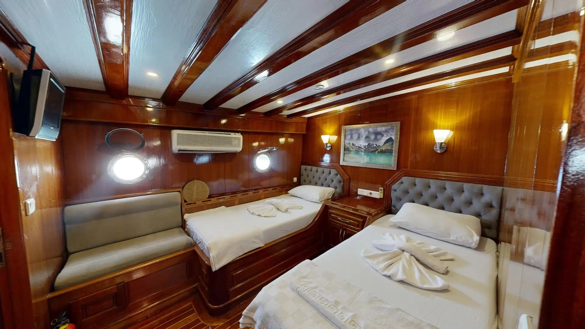 Lujo Gulet 30m: Jacuzzi Cubierta, 2 Master, Alta Tecnología 31