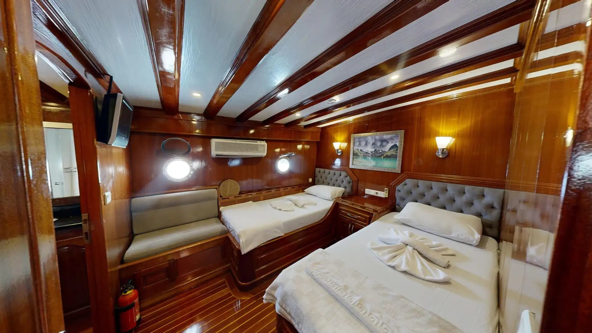 Lujo Gulet 30m: Jacuzzi Cubierta, 2 Master, Alta Tecnología 32