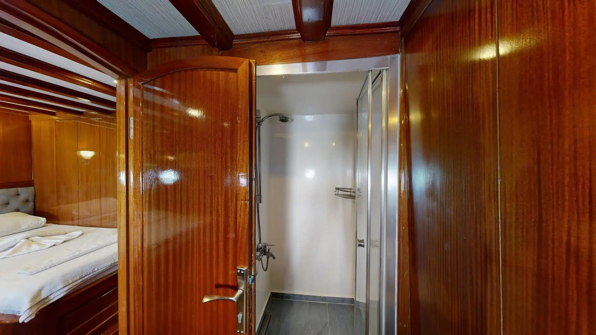 Lujo Gulet 30m: Jacuzzi Cubierta, 2 Master, Alta Tecnología 34