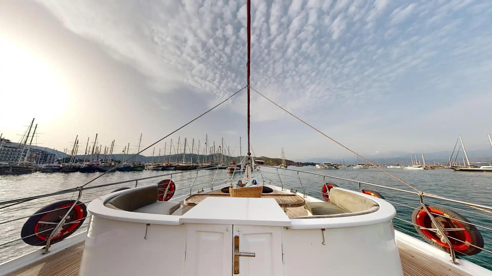 Lujo Gulet 30m: Jacuzzi Cubierta, 2 Master, Alta Tecnología 10