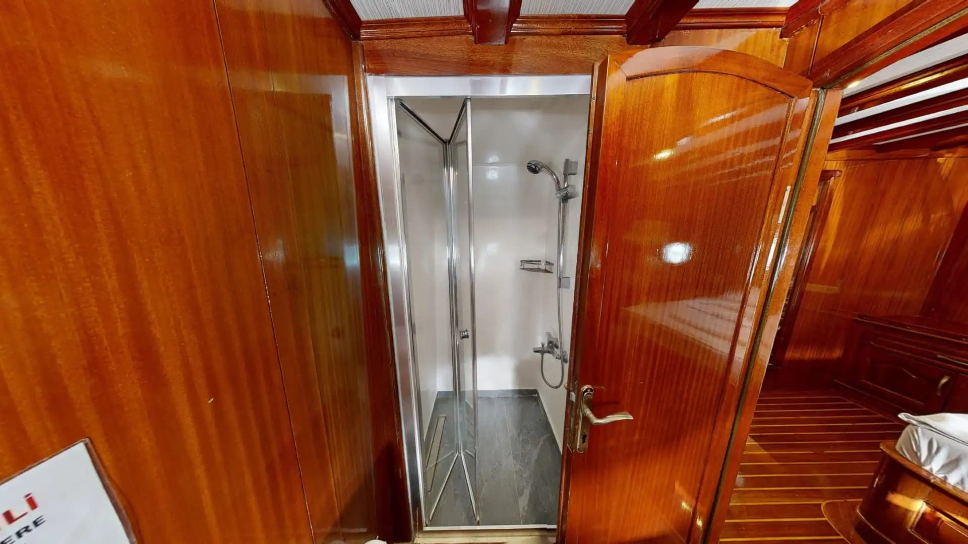 Lujo Gulet 30m: Jacuzzi Cubierta, 2 Master, Alta Tecnología 38