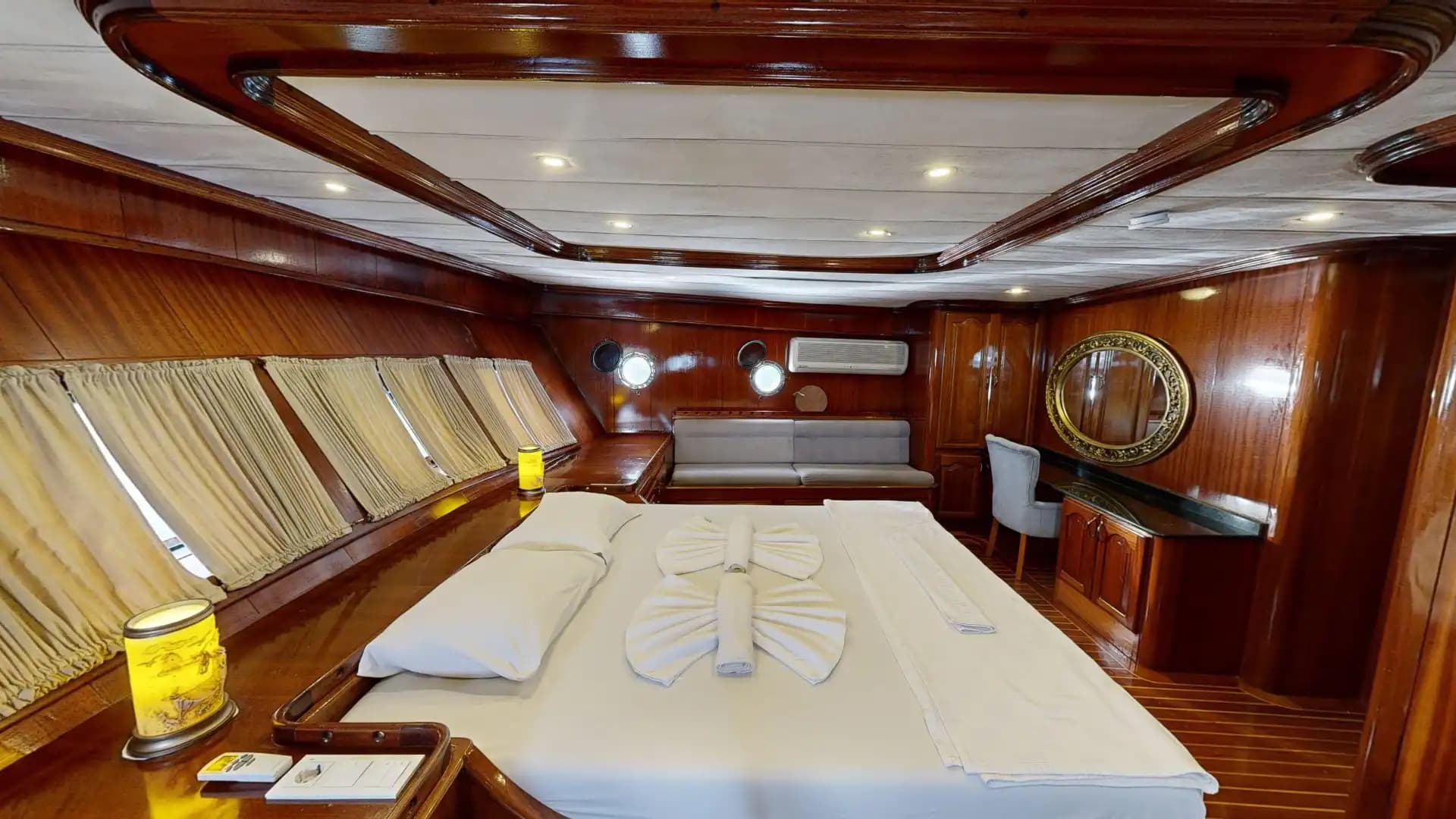 Lujo Gulet 30m: Jacuzzi Cubierta, 2 Master, Alta Tecnología 42
