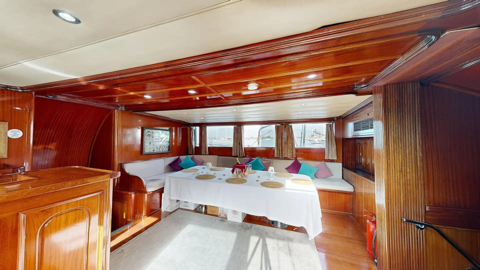 Lujo Gulet 30m: Jacuzzi Cubierta, 2 Master, Alta Tecnología 52