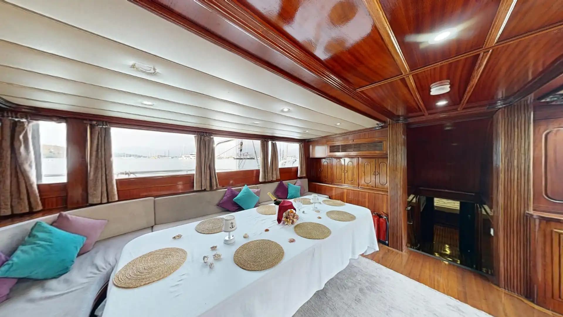 Lujo Gulet 30m: Jacuzzi Cubierta, 2 Master, Alta Tecnología 58