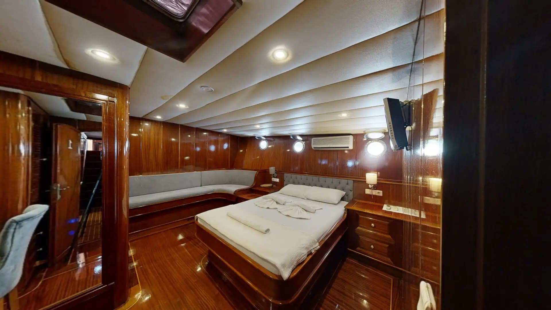 Lujo Gulet 30m: Jacuzzi Cubierta, 2 Master, Alta Tecnología 61
