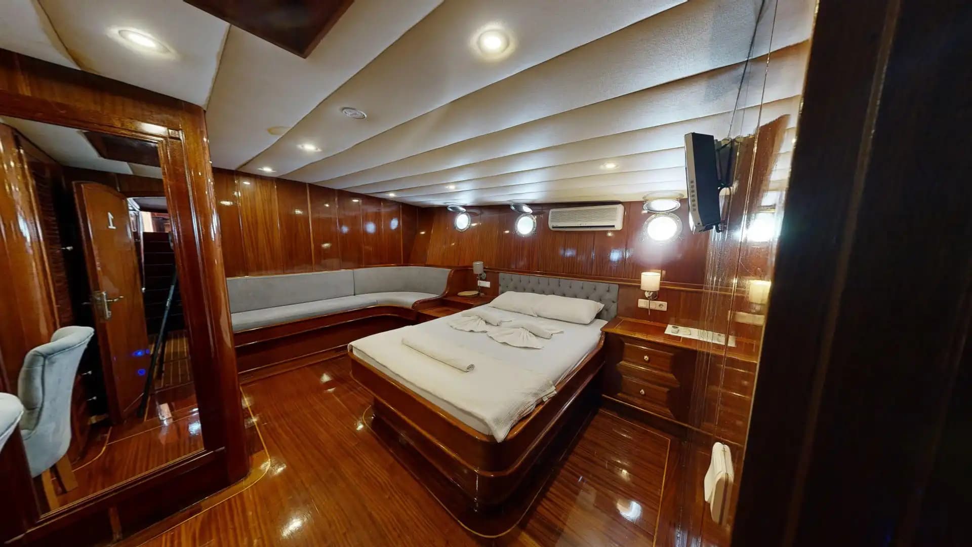 Lujo Gulet 30m: Jacuzzi Cubierta, 2 Master, Alta Tecnología 62