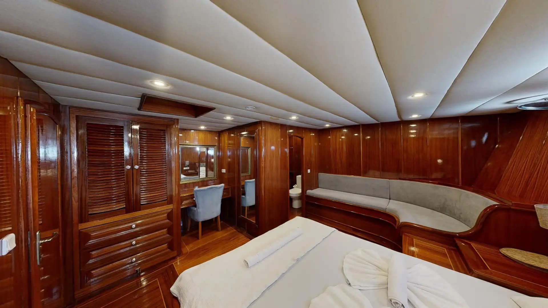 Lujo Gulet 30m: Jacuzzi Cubierta, 2 Master, Alta Tecnología 63