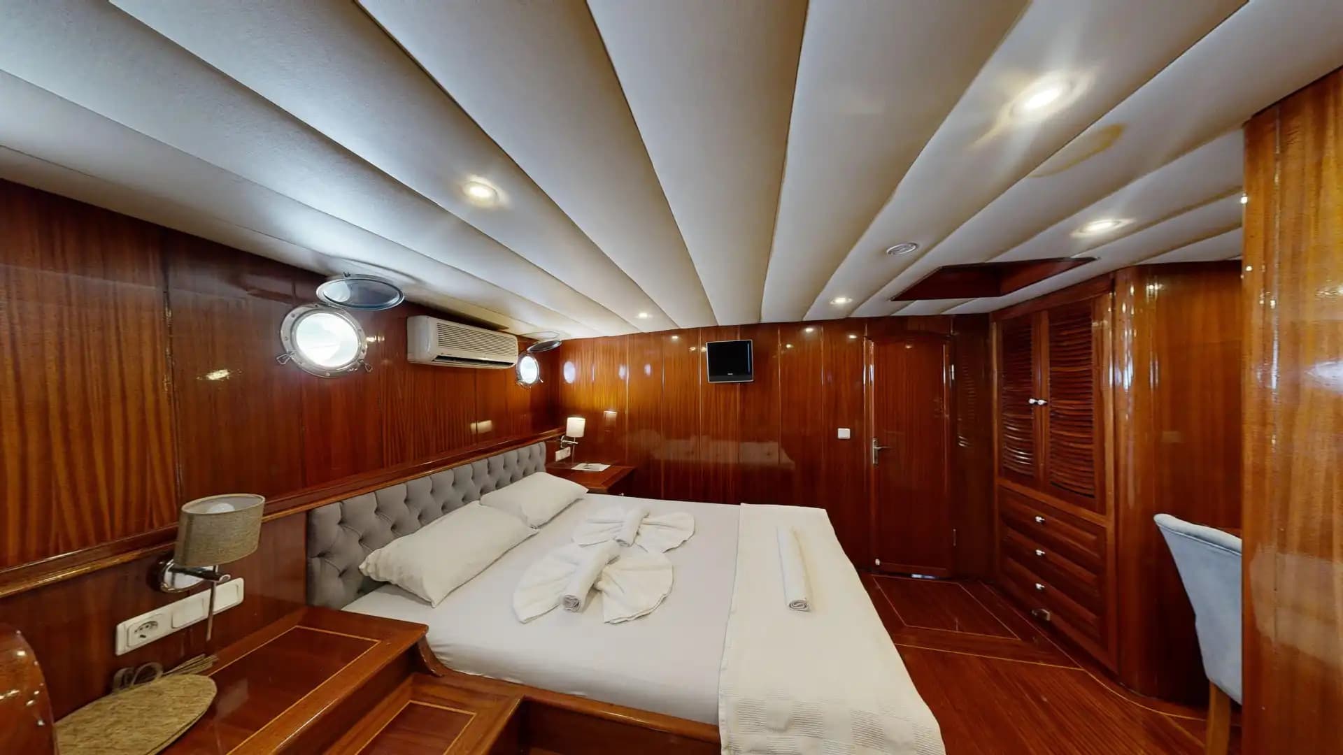 Lujo Gulet 30m: Jacuzzi Cubierta, 2 Master, Alta Tecnología 64