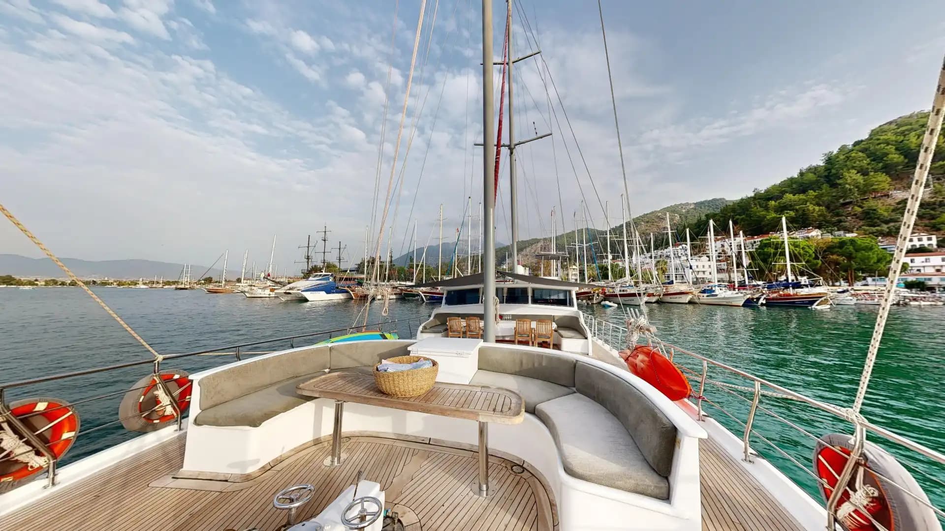 Lujo Gulet 30m: Jacuzzi Cubierta, 2 Master, Alta Tecnología 13