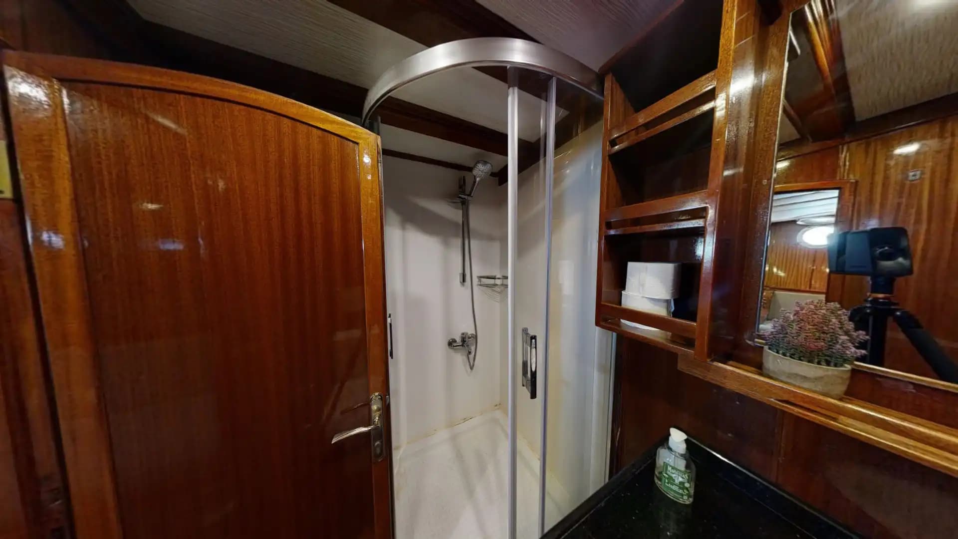 Lujo Gulet 30m: Jacuzzi Cubierta, 2 Master, Alta Tecnología 66