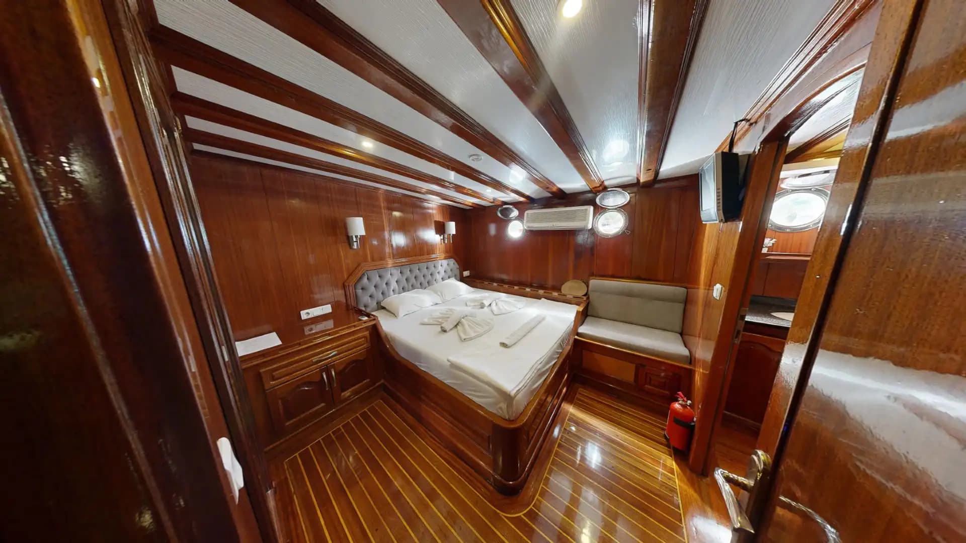 Lujo Gulet 30m: Jacuzzi Cubierta, 2 Master, Alta Tecnología 67