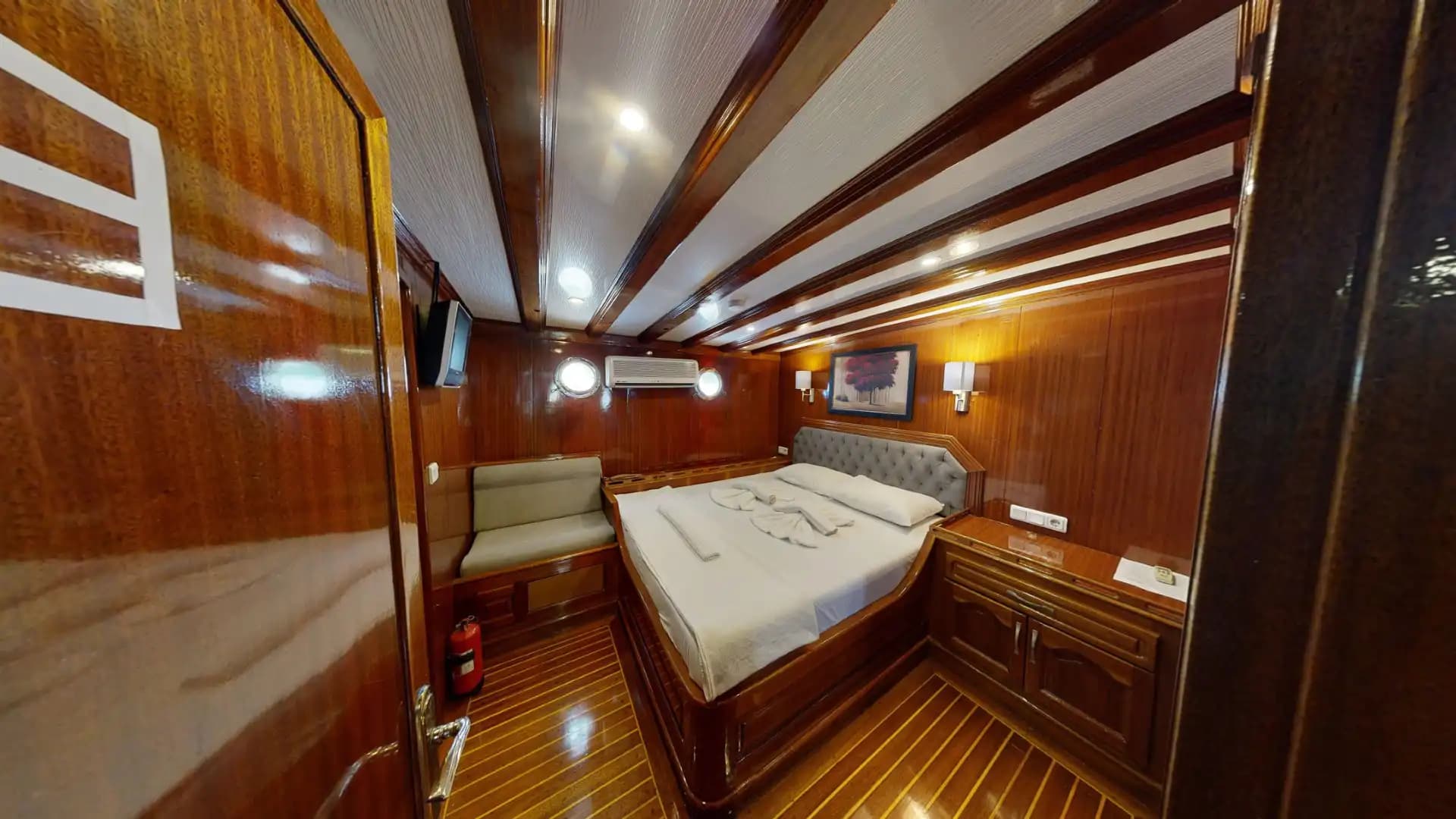 Lujo Gulet 30m: Jacuzzi Cubierta, 2 Master, Alta Tecnología 68