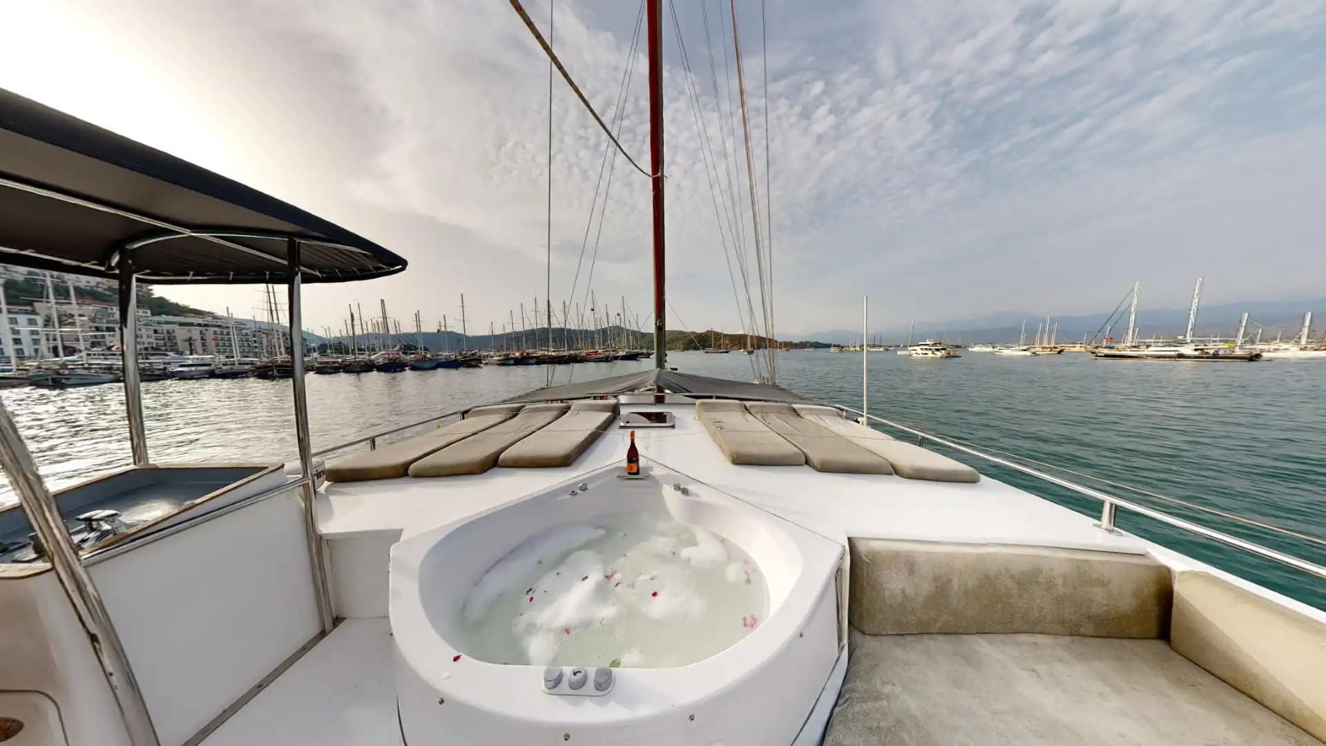 Lujo Gulet 30m: Jacuzzi Cubierta, 2 Master, Alta Tecnología 80