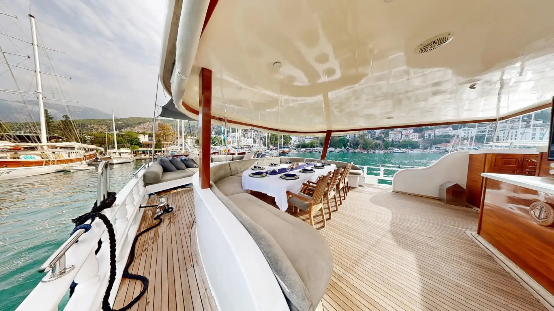 Lujo Gulet 30m: Jacuzzi Cubierta, 2 Master, Alta Tecnología 5